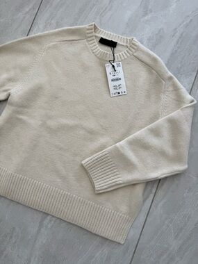 Zara Off-White Crewneck Knit Sweater